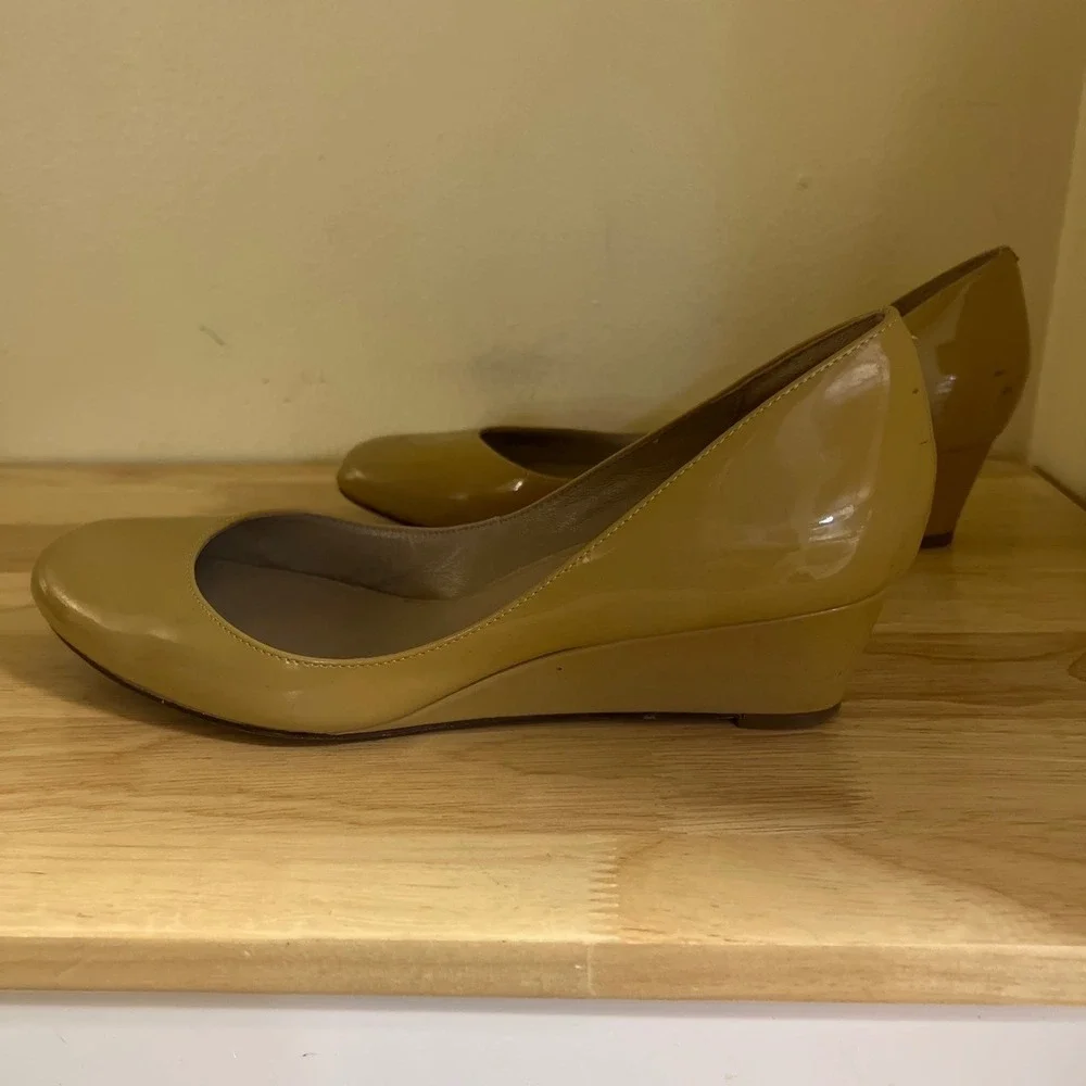 Cole Haan Nike Air Tan Patent Leather Wedge Pumps Round Toe D34710 8B